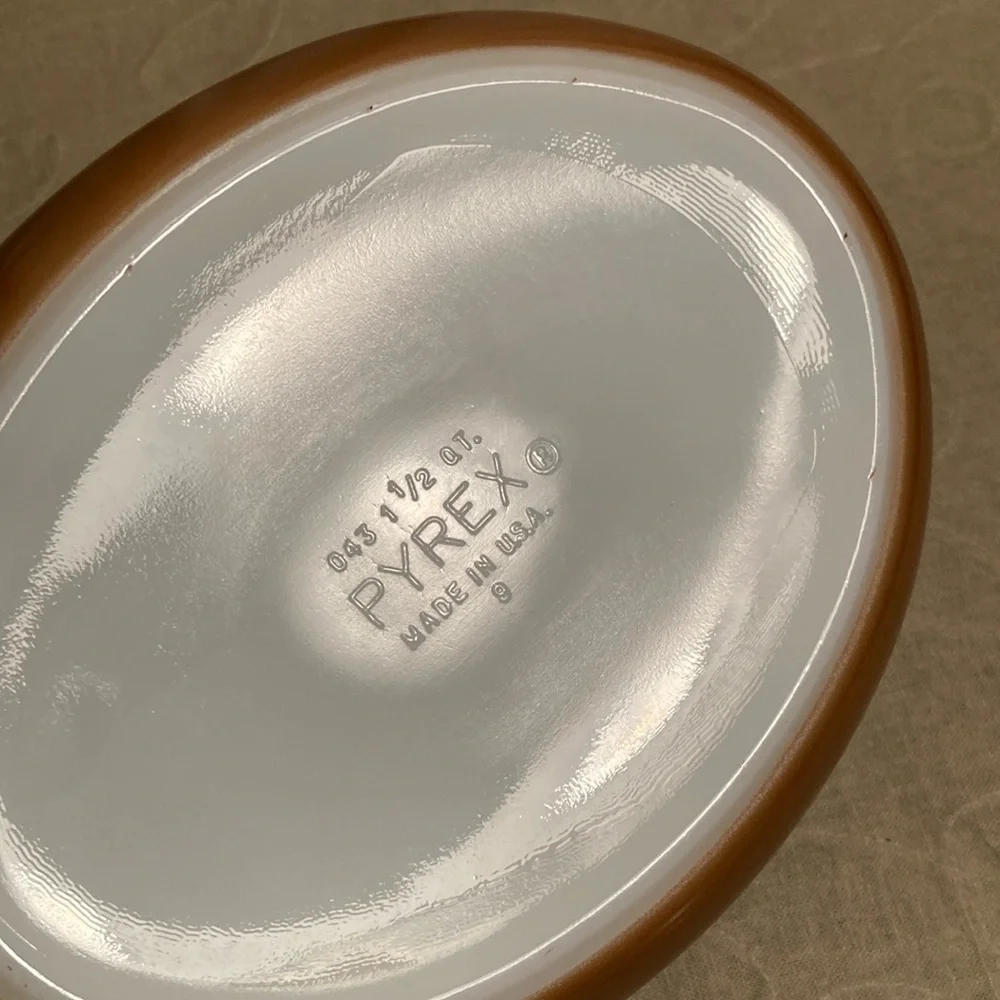 Vintage Pyrex Early American 1 1/2 Quart Casserole With Lid - Picture 7 of 15